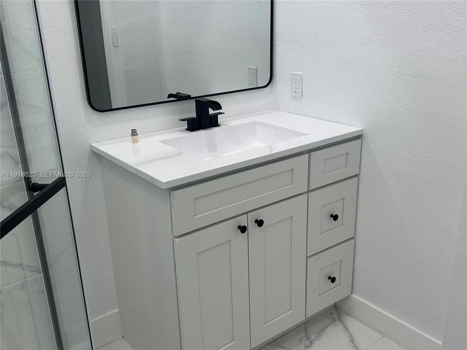 出租: $3,200 (3 贝兹, 2 浴室, 929 平方英尺)