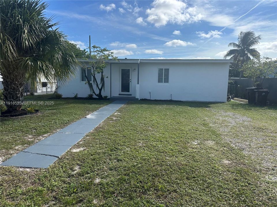 出租: $3,200 (3 贝兹, 2 浴室, 929 平方英尺)