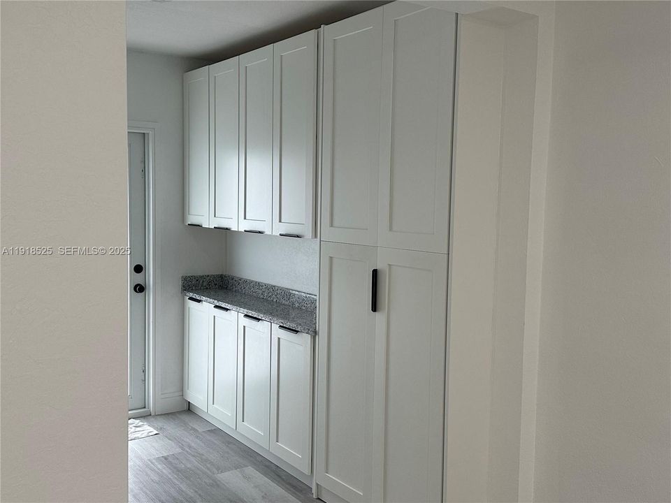 出租: $3,200 (3 贝兹, 2 浴室, 929 平方英尺)