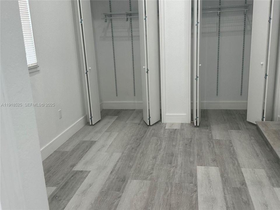 出租: $3,200 (3 贝兹, 2 浴室, 929 平方英尺)