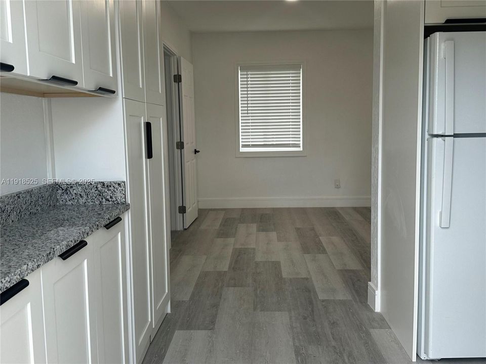 出租: $3,200 (3 贝兹, 2 浴室, 929 平方英尺)