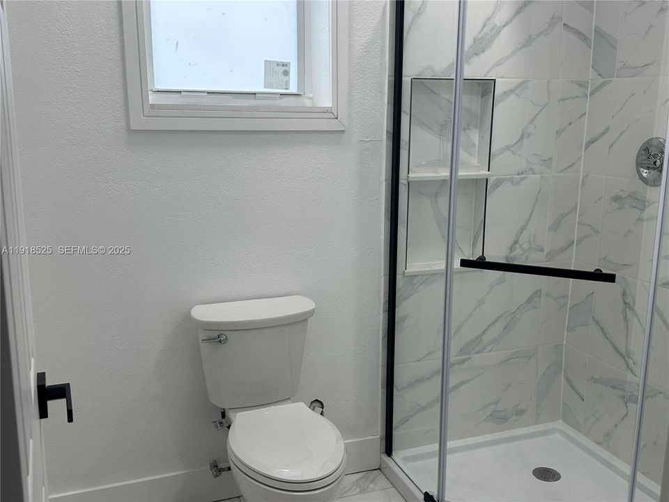 出租: $3,200 (3 贝兹, 2 浴室, 929 平方英尺)