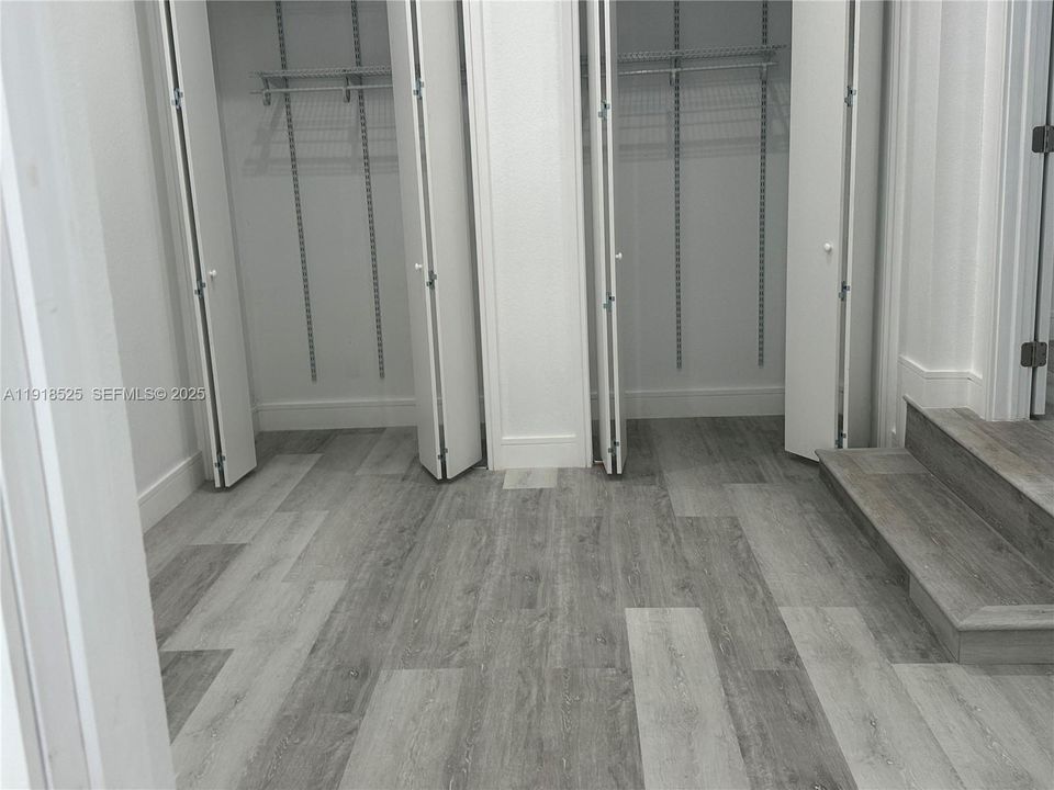 出租: $3,200 (3 贝兹, 2 浴室, 929 平方英尺)