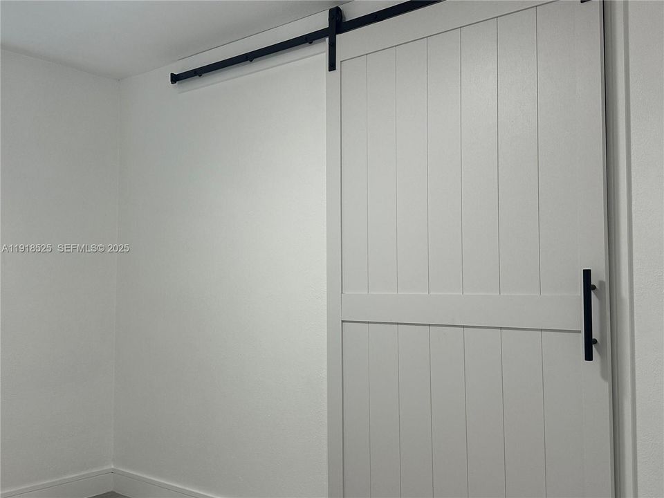 出租: $3,200 (3 贝兹, 2 浴室, 929 平方英尺)