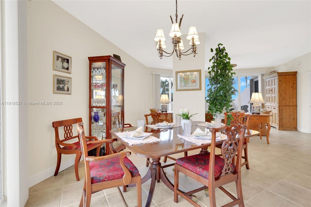 В аренду: $4,800 (3 спален, 2 ванн, 1724 Квадратных фут)