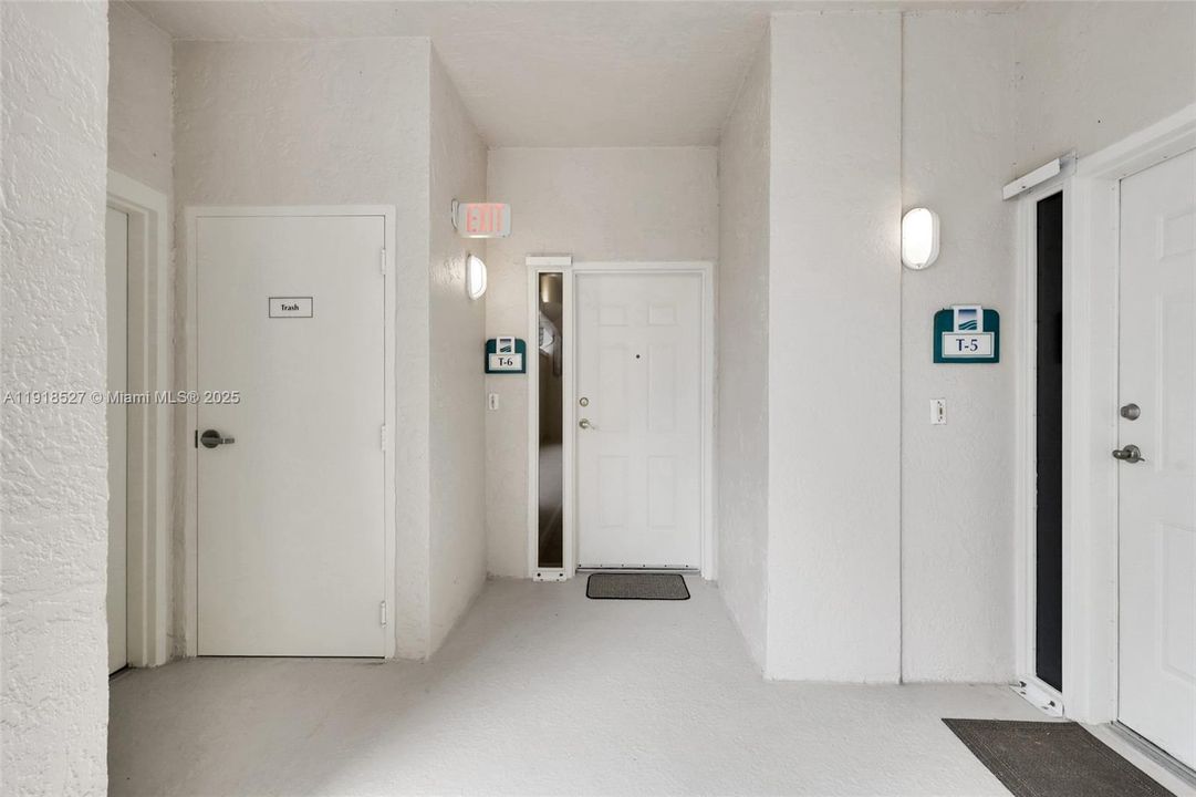 В аренду: $4,800 (3 спален, 2 ванн, 1724 Квадратных фут)