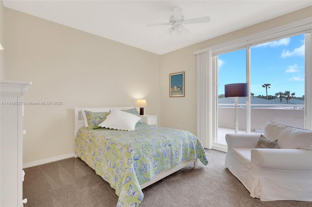 В аренду: $4,800 (3 спален, 2 ванн, 1724 Квадратных фут)