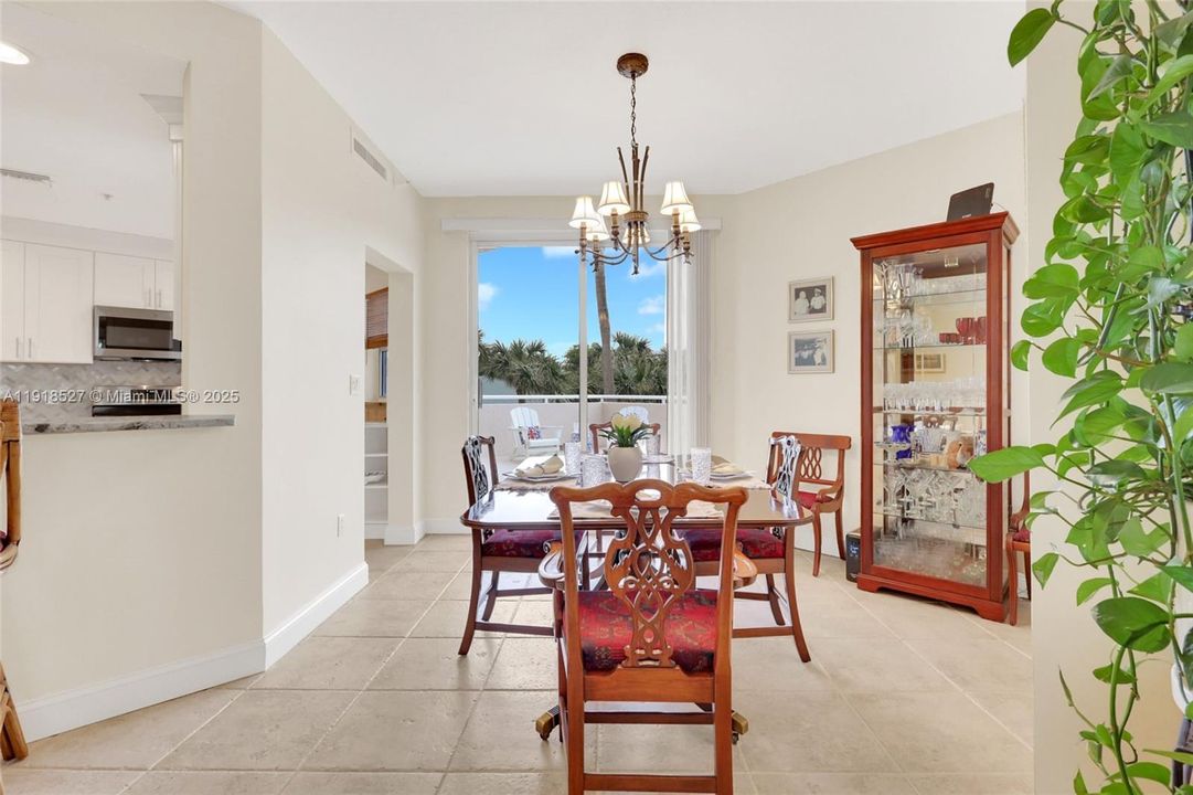 В аренду: $4,800 (3 спален, 2 ванн, 1724 Квадратных фут)