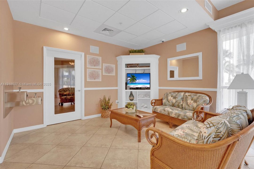 В аренду: $4,800 (3 спален, 2 ванн, 1724 Квадратных фут)