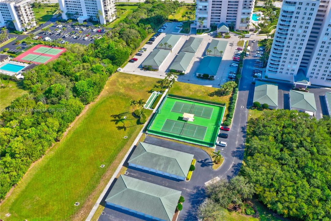 В аренду: $4,800 (3 спален, 2 ванн, 1724 Квадратных фут)