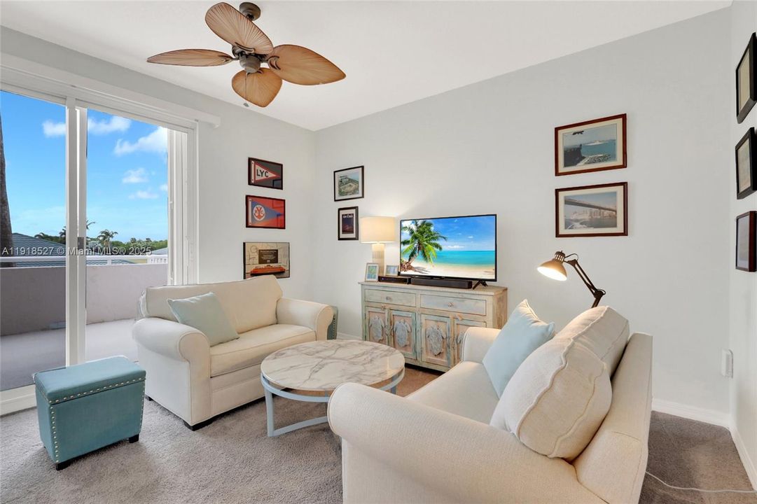 В аренду: $4,800 (3 спален, 2 ванн, 1724 Квадратных фут)