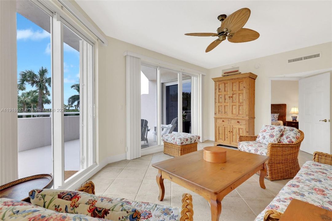 В аренду: $4,800 (3 спален, 2 ванн, 1724 Квадратных фут)