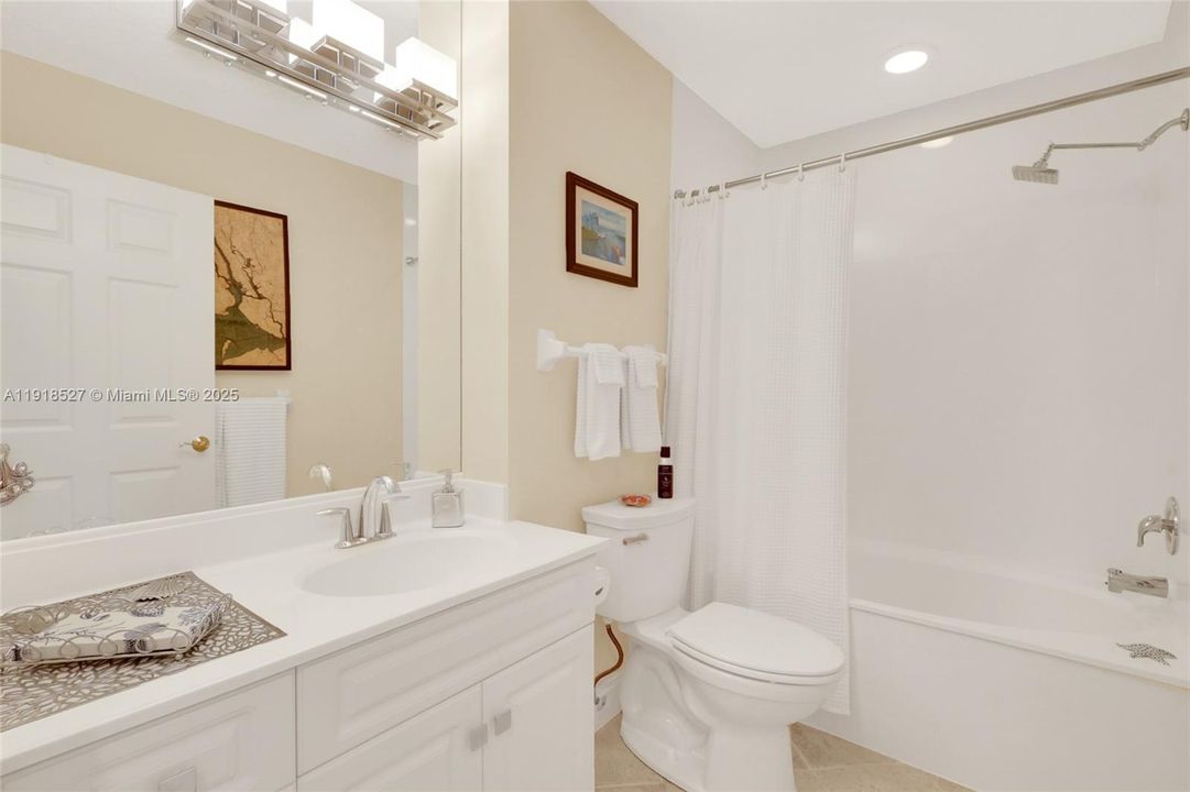 В аренду: $4,800 (3 спален, 2 ванн, 1724 Квадратных фут)