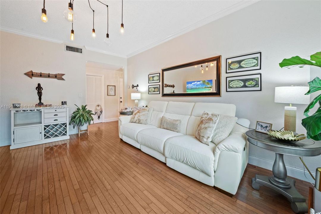 For Rent: $9,000 (4 beds, 3 baths, 2655 Square Feet)