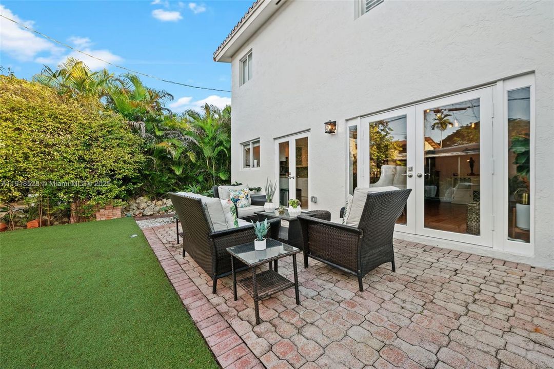 For Rent: $9,000 (4 beds, 3 baths, 2655 Square Feet)