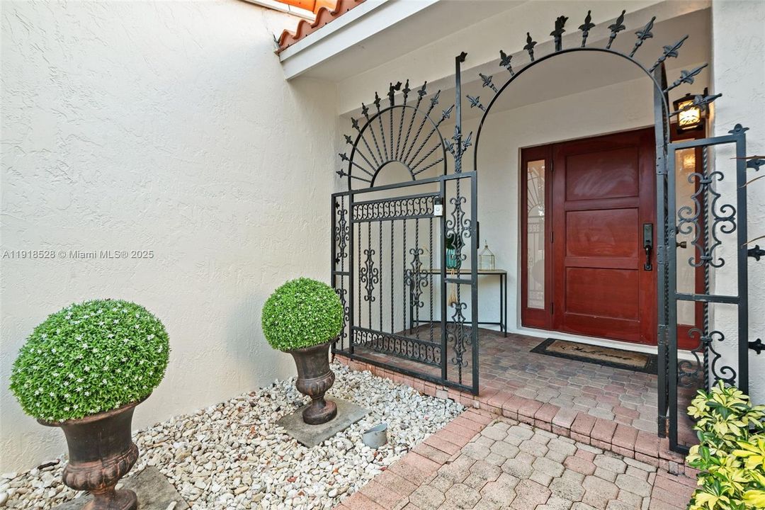 For Rent: $9,000 (4 beds, 3 baths, 2655 Square Feet)