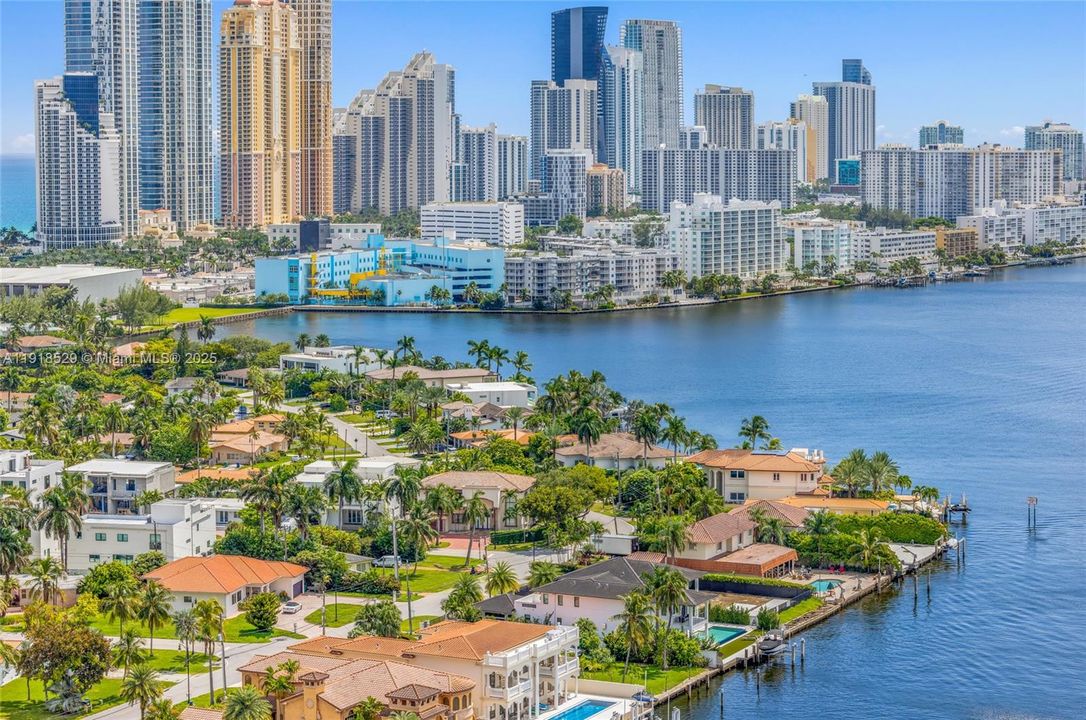 Active With Contract: $395,000 (2 beds, 2 baths, 1403 Square Feet)