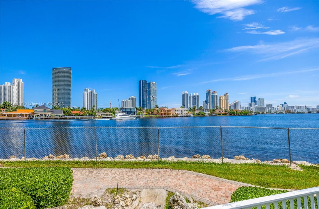 Active With Contract: $395,000 (2 beds, 2 baths, 1403 Square Feet)