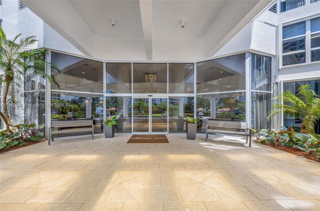 Active With Contract: $395,000 (2 beds, 2 baths, 1403 Square Feet)