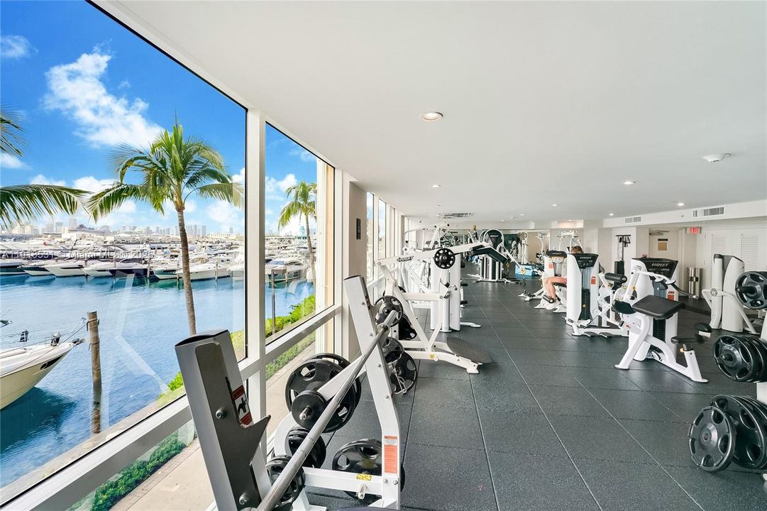 For Sale: $980,000 (2 beds, 2 baths, 1080 Square Feet)