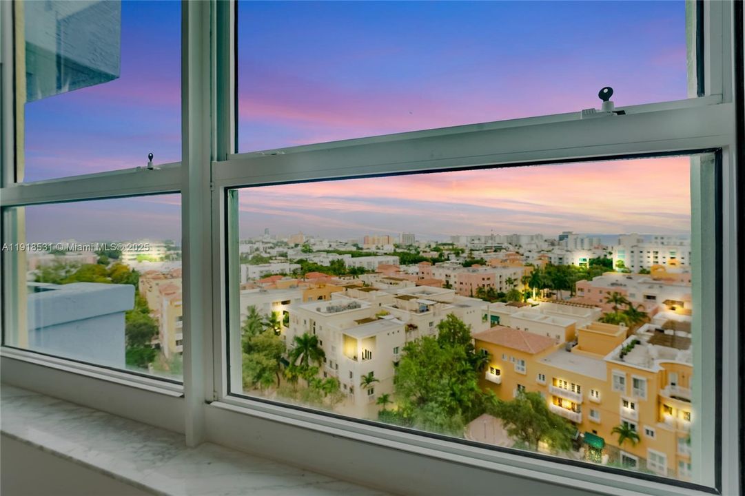 For Sale: $980,000 (2 beds, 2 baths, 1080 Square Feet)