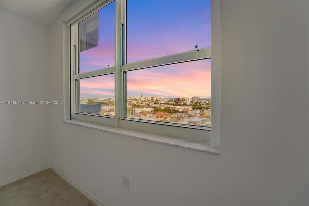 For Sale: $980,000 (2 beds, 2 baths, 1080 Square Feet)