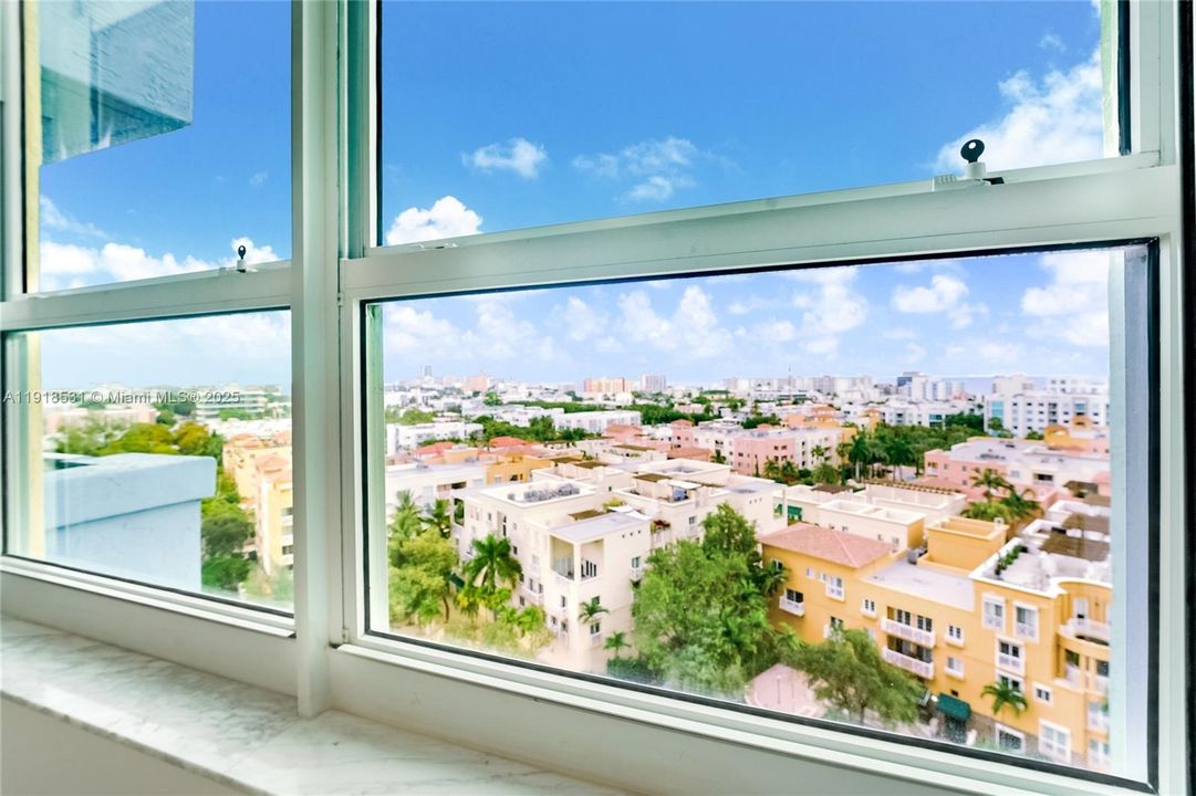 For Sale: $980,000 (2 beds, 2 baths, 1080 Square Feet)