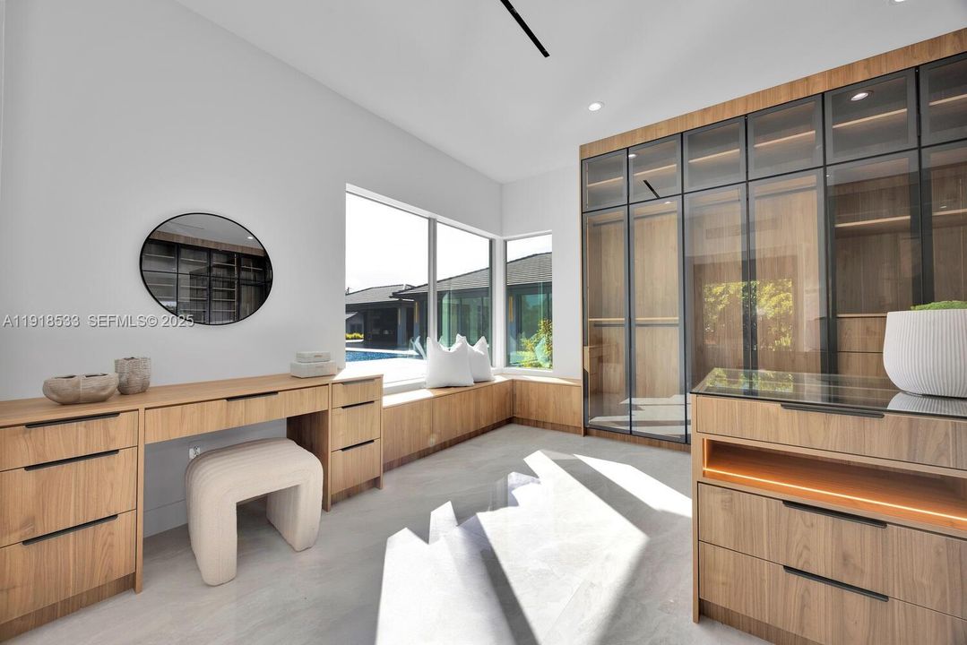 待售: $5,789,000 (6 贝兹, 6 浴室, 6566 平方英尺)