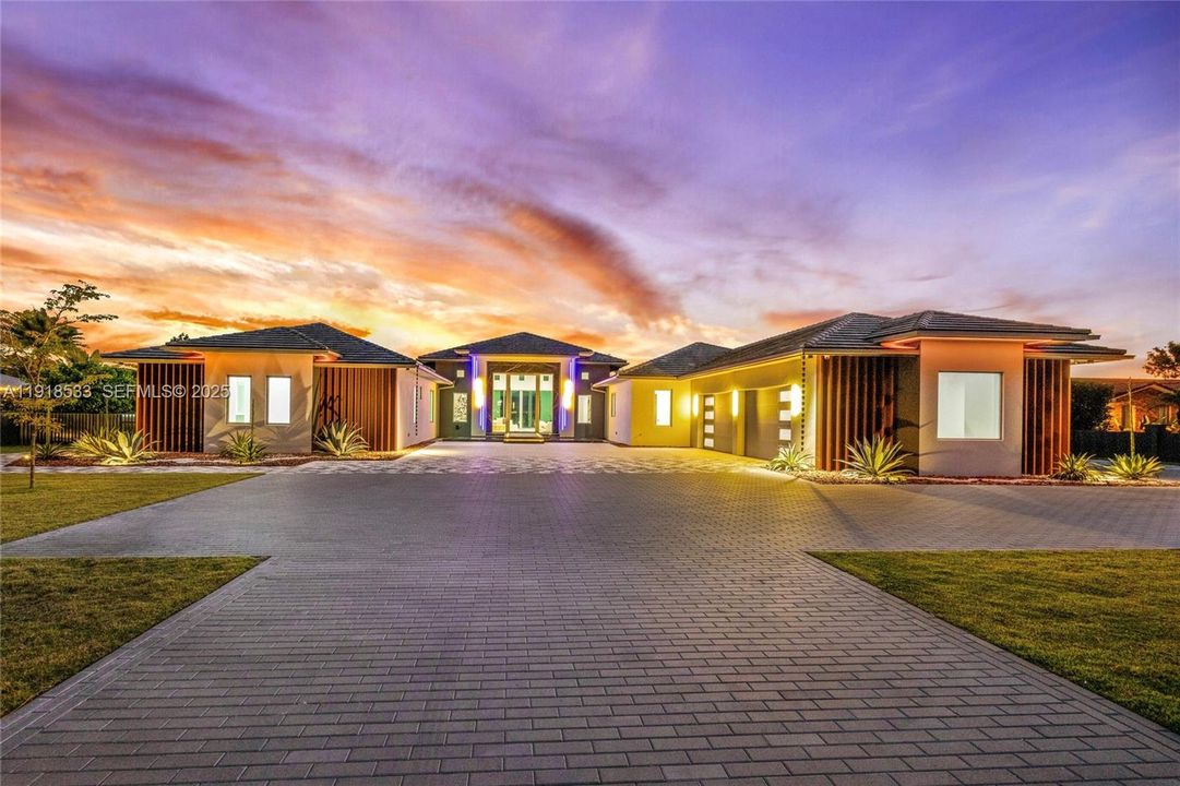 待售: $5,789,000 (6 贝兹, 6 浴室, 6566 平方英尺)