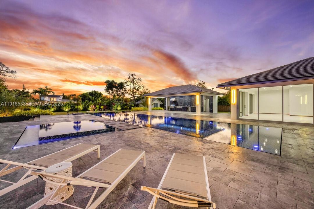 待售: $5,789,000 (6 贝兹, 6 浴室, 6566 平方英尺)