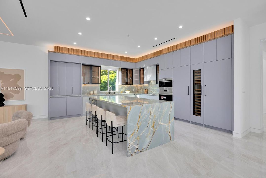 待售: $5,789,000 (6 贝兹, 6 浴室, 6566 平方英尺)