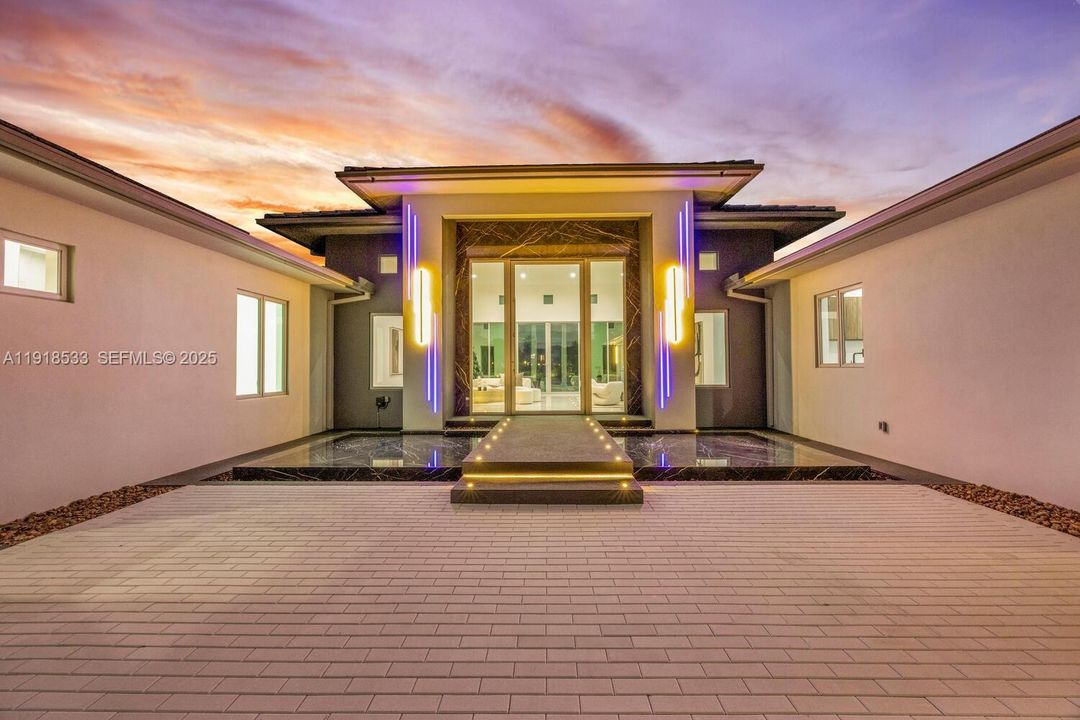 待售: $5,789,000 (6 贝兹, 6 浴室, 6566 平方英尺)