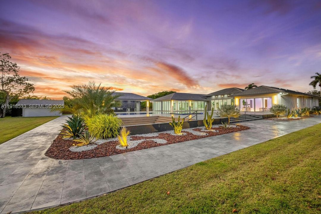 待售: $5,789,000 (6 贝兹, 6 浴室, 6566 平方英尺)