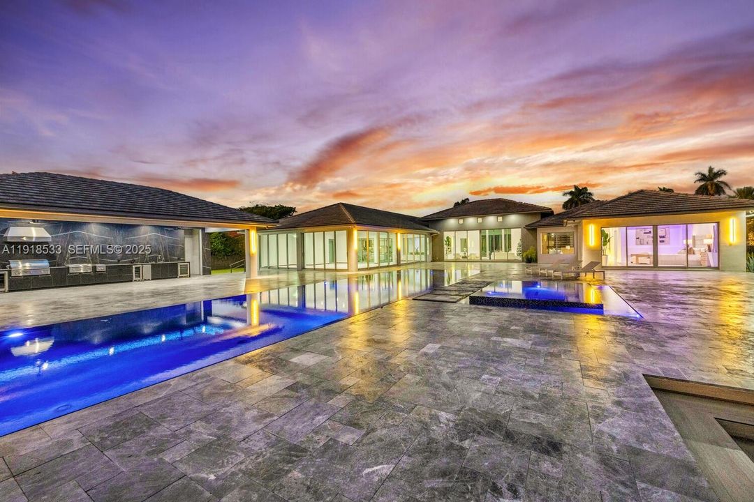 待售: $5,789,000 (6 贝兹, 6 浴室, 6566 平方英尺)