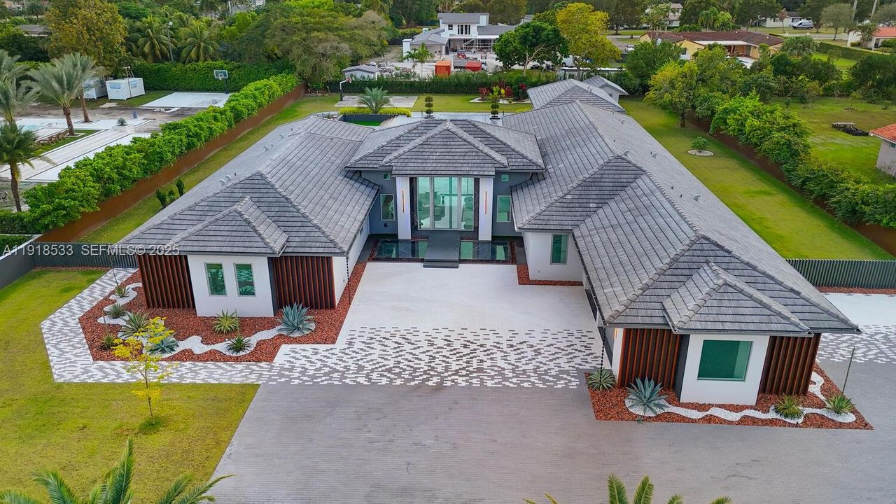 待售: $5,789,000 (6 贝兹, 6 浴室, 6566 平方英尺)