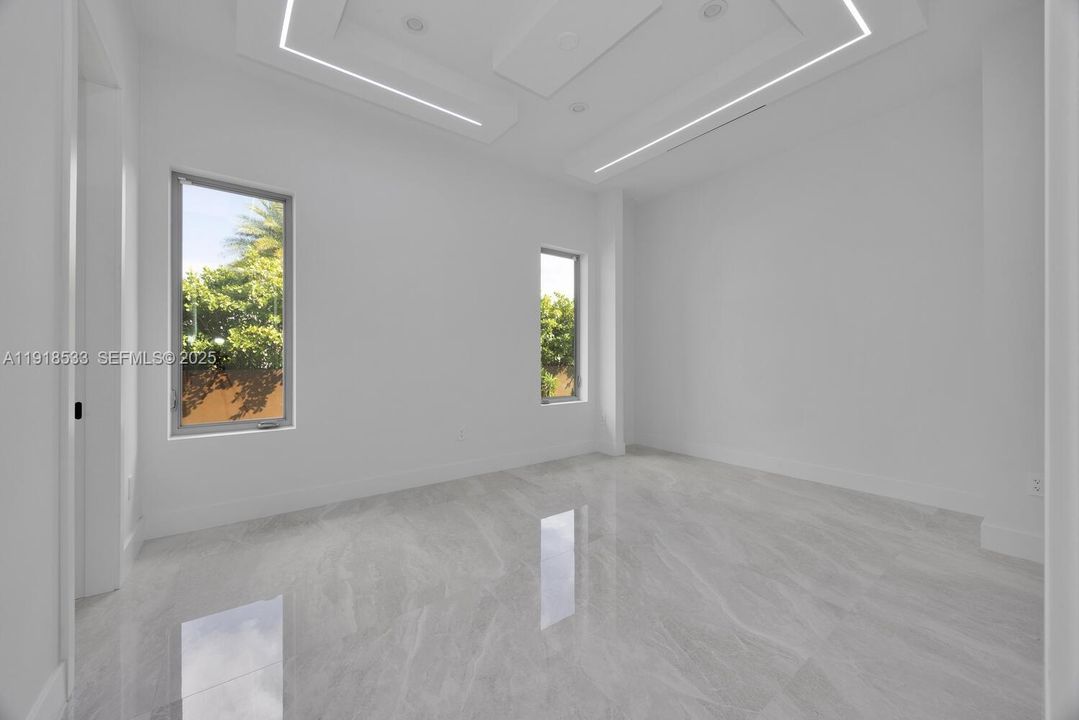 待售: $5,789,000 (6 贝兹, 6 浴室, 6566 平方英尺)