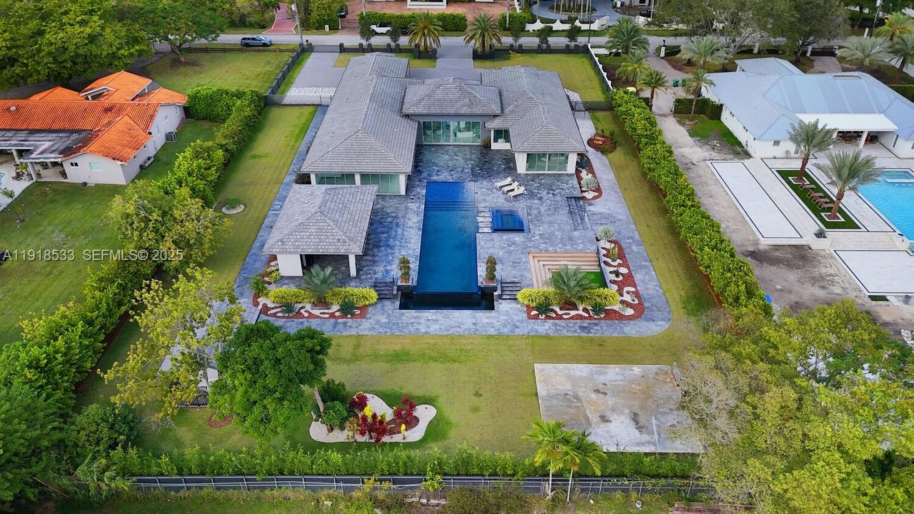 待售: $5,789,000 (6 贝兹, 6 浴室, 6566 平方英尺)