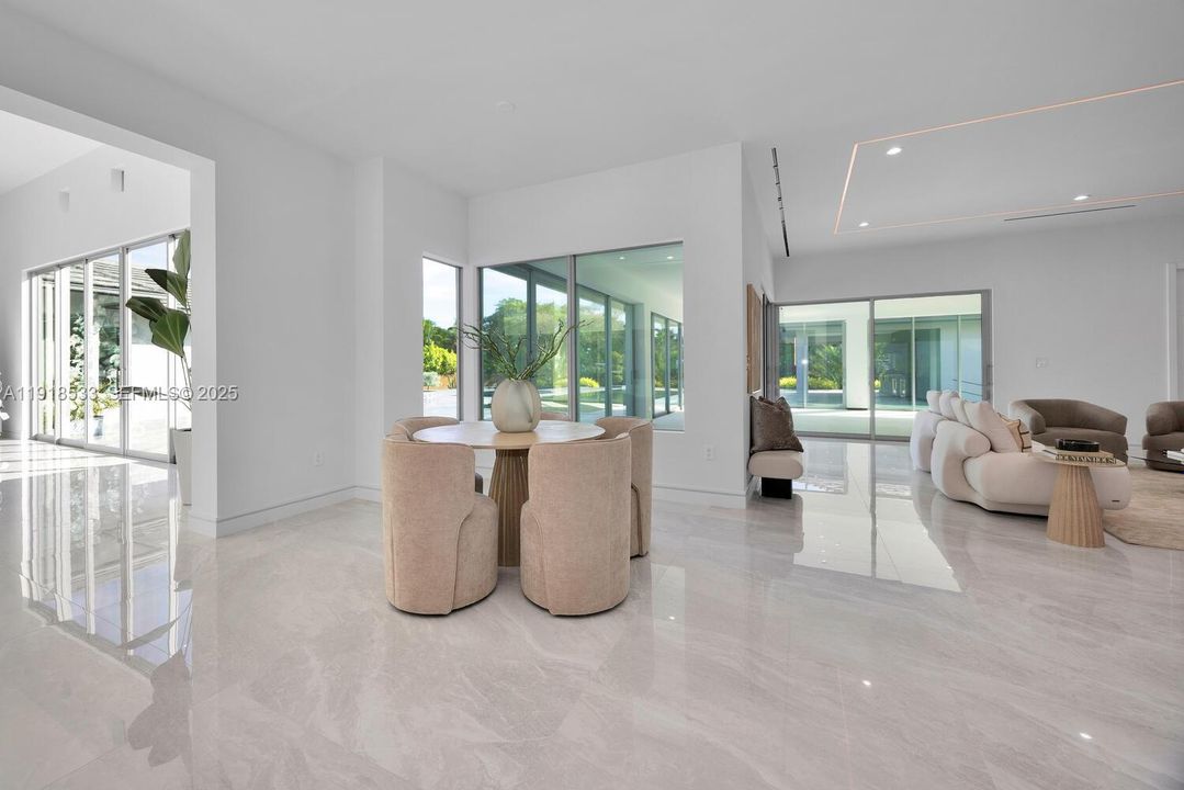 待售: $5,789,000 (6 贝兹, 6 浴室, 6566 平方英尺)