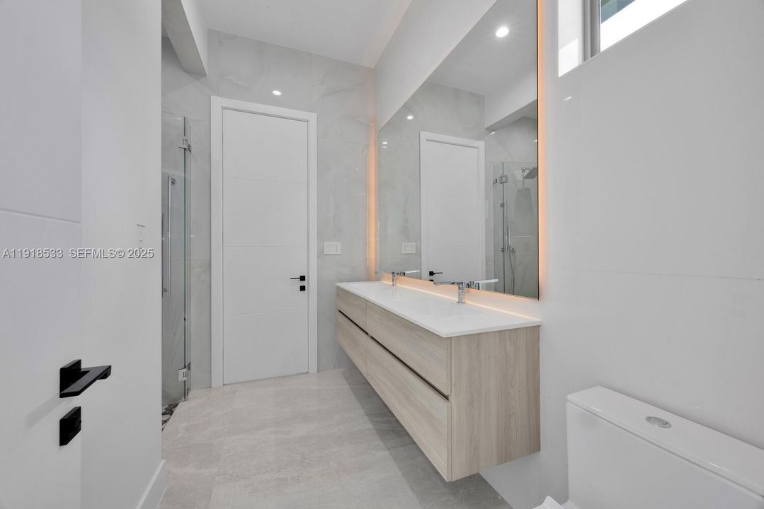 待售: $5,789,000 (6 贝兹, 6 浴室, 6566 平方英尺)