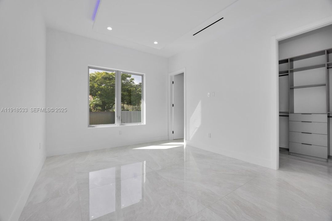 待售: $5,789,000 (6 贝兹, 6 浴室, 6566 平方英尺)