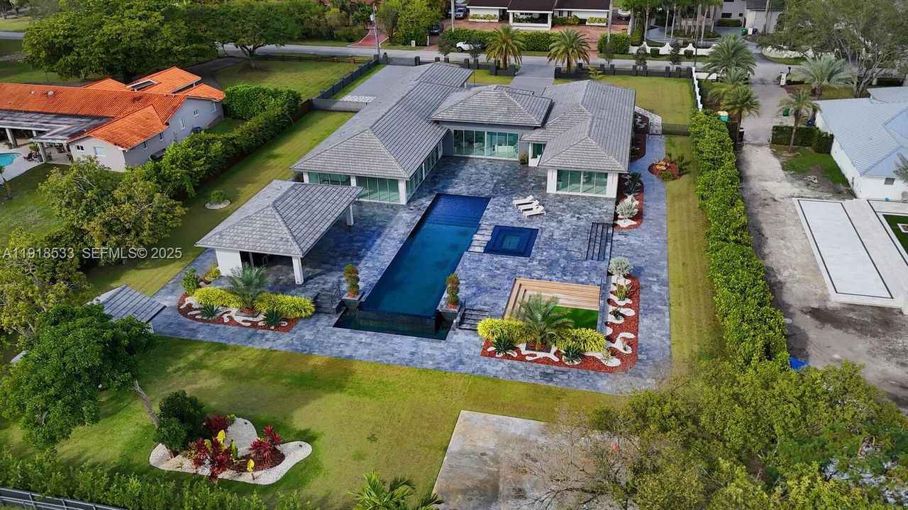 待售: $5,789,000 (6 贝兹, 6 浴室, 6566 平方英尺)