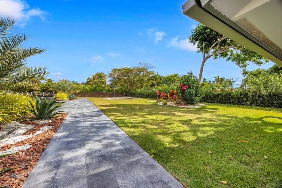 待售: $5,789,000 (6 贝兹, 6 浴室, 6566 平方英尺)