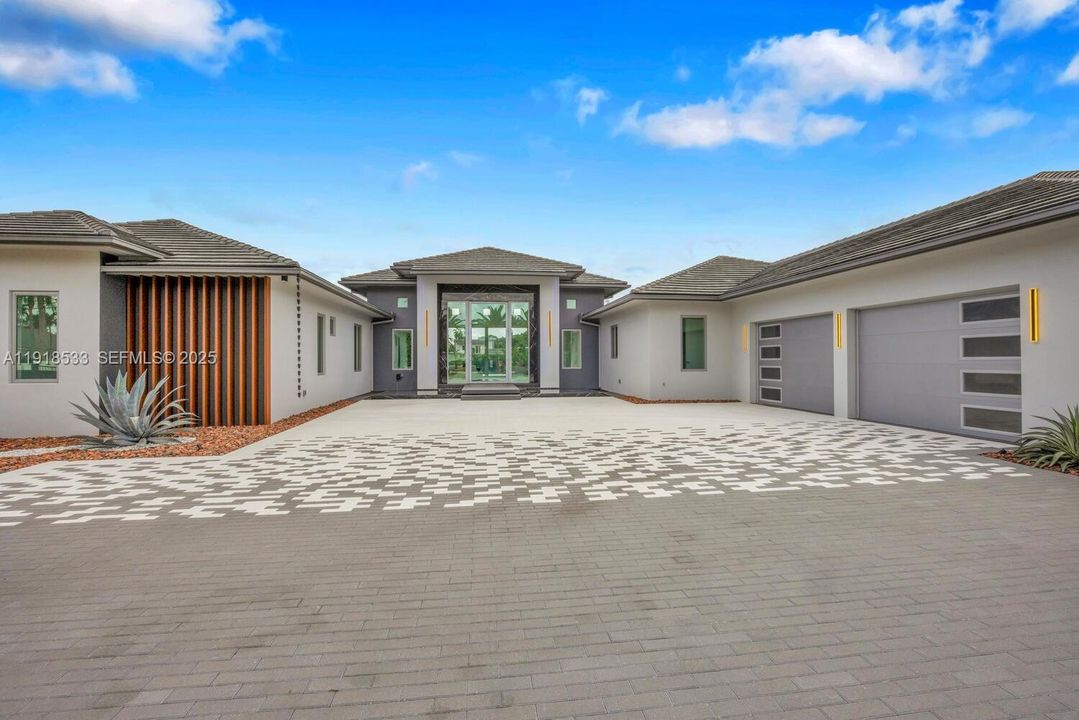 待售: $5,789,000 (6 贝兹, 6 浴室, 6566 平方英尺)