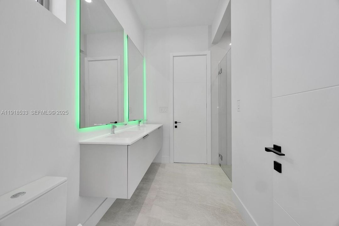 待售: $5,789,000 (6 贝兹, 6 浴室, 6566 平方英尺)