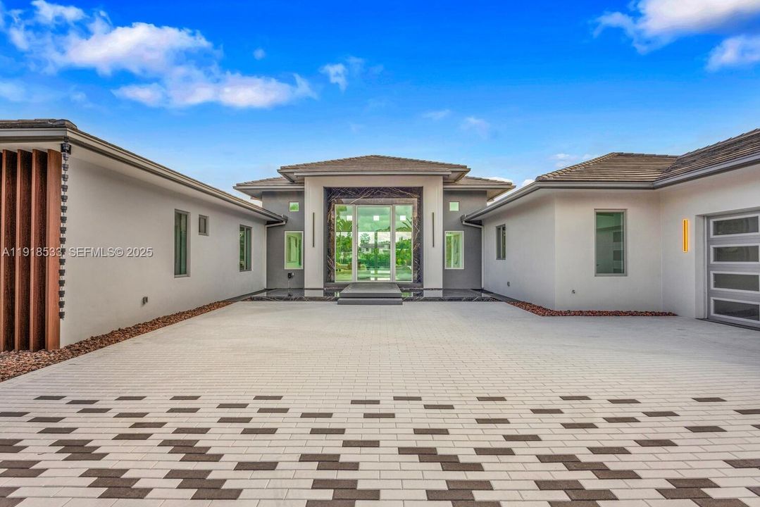 待售: $5,789,000 (6 贝兹, 6 浴室, 6566 平方英尺)