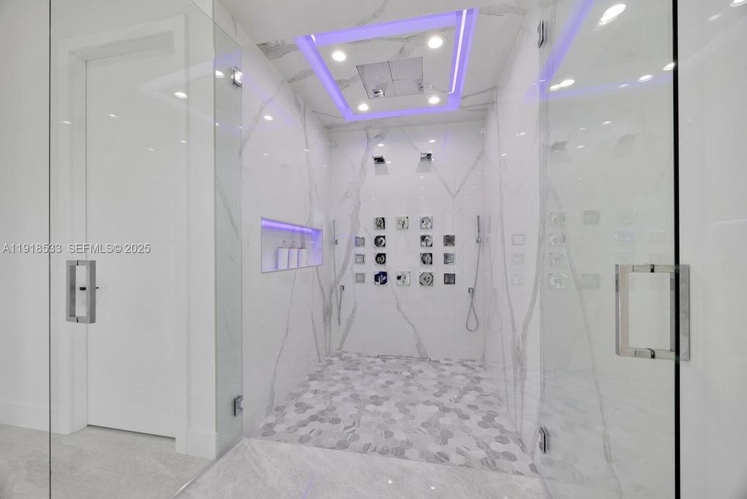 待售: $5,789,000 (6 贝兹, 6 浴室, 6566 平方英尺)