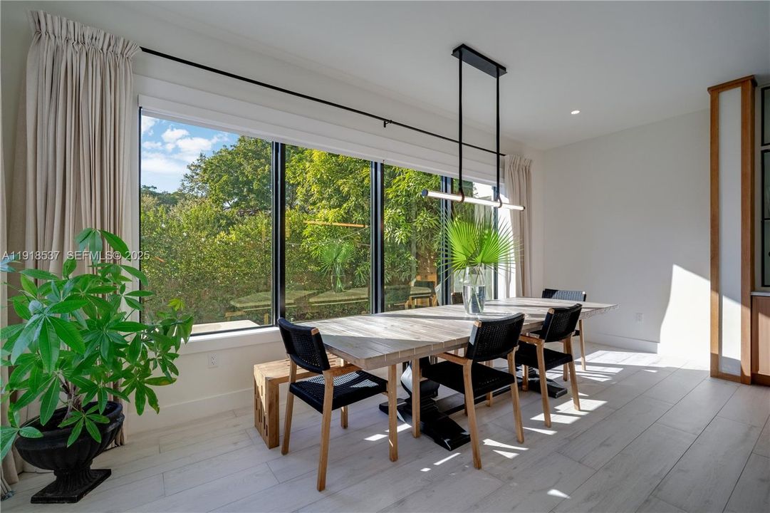 For Sale: $2,250,000 (6 beds, 4 baths, 3189 Square Feet)