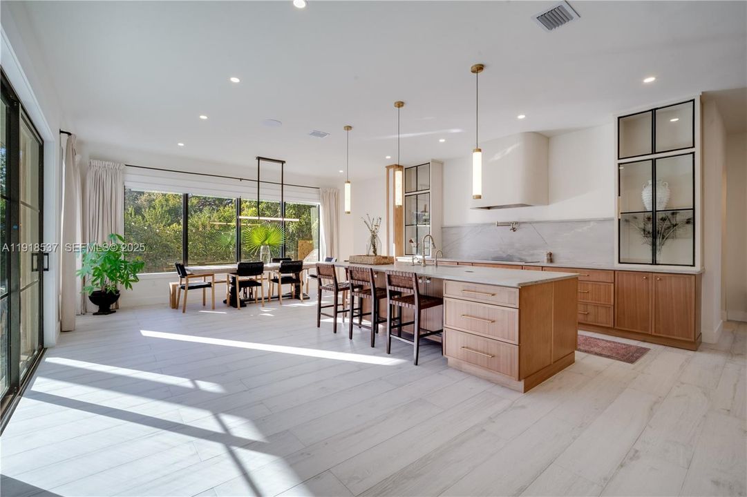 For Sale: $2,250,000 (6 beds, 4 baths, 3189 Square Feet)