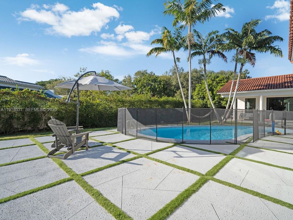 For Sale: $2,250,000 (6 beds, 4 baths, 3189 Square Feet)