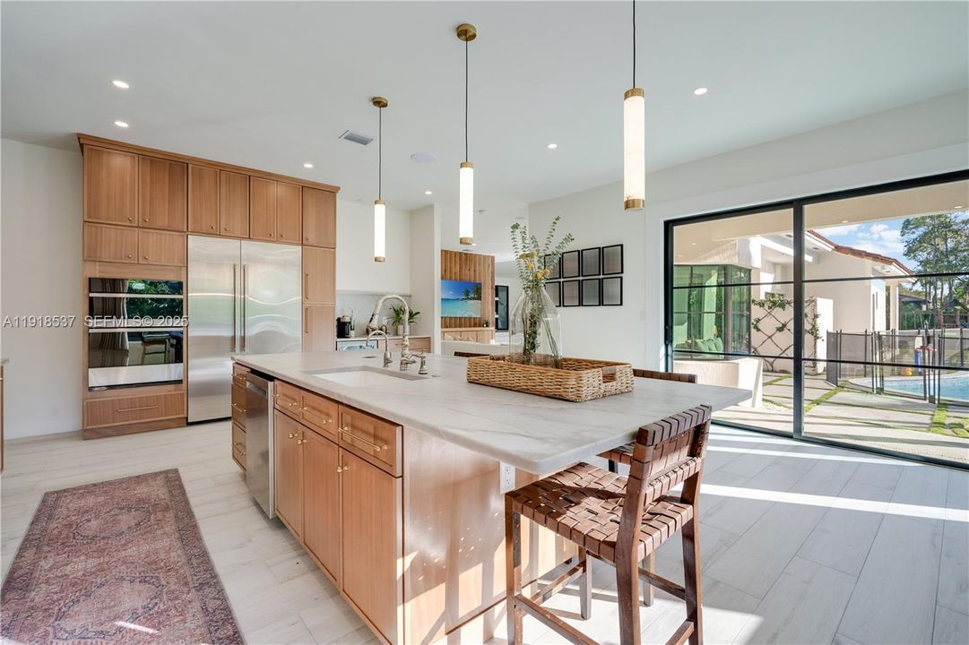 For Sale: $2,250,000 (6 beds, 4 baths, 3189 Square Feet)